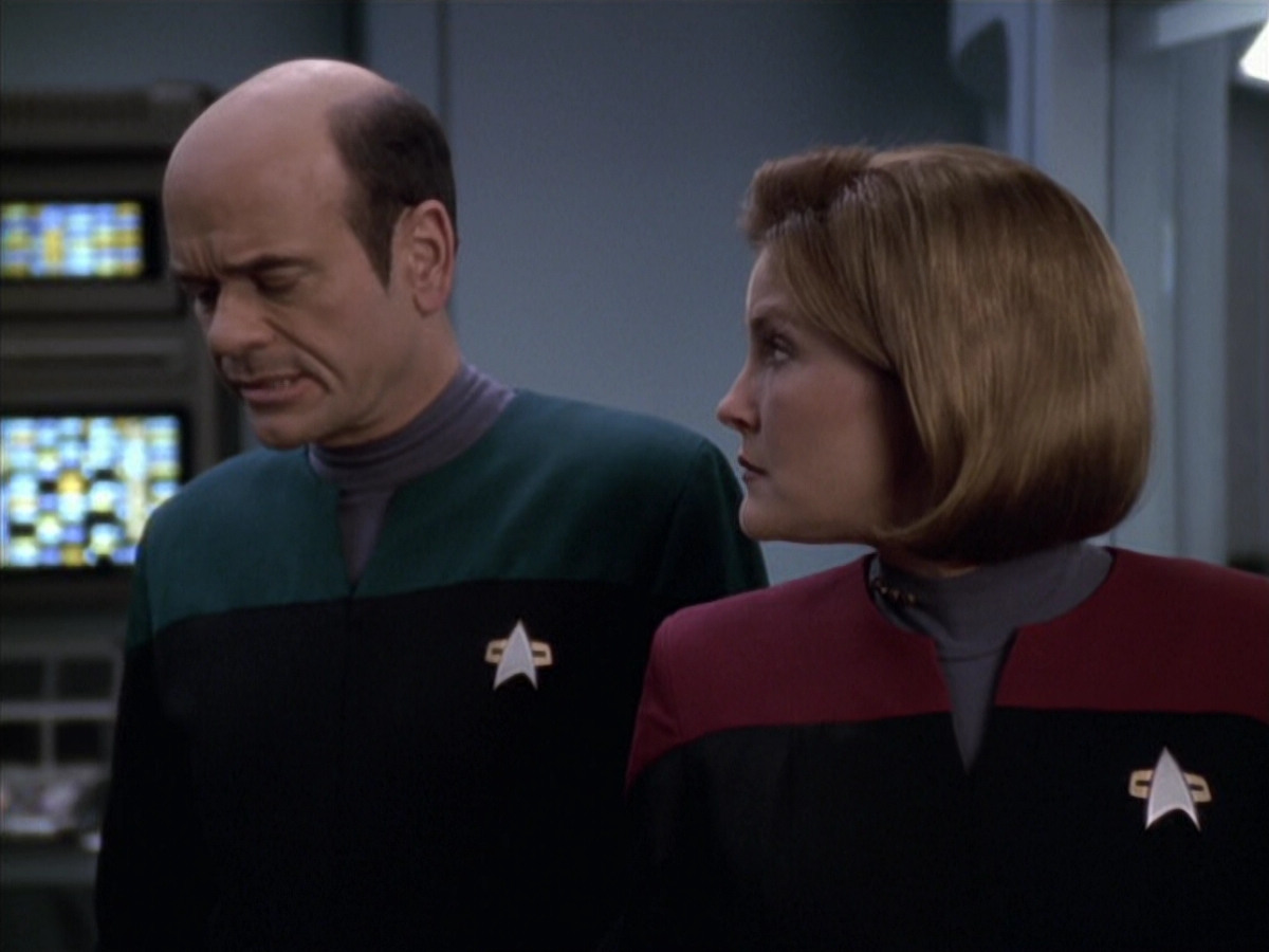 extant_StarTrek_VOY_6x18-AshesToAshes_00756.jpg