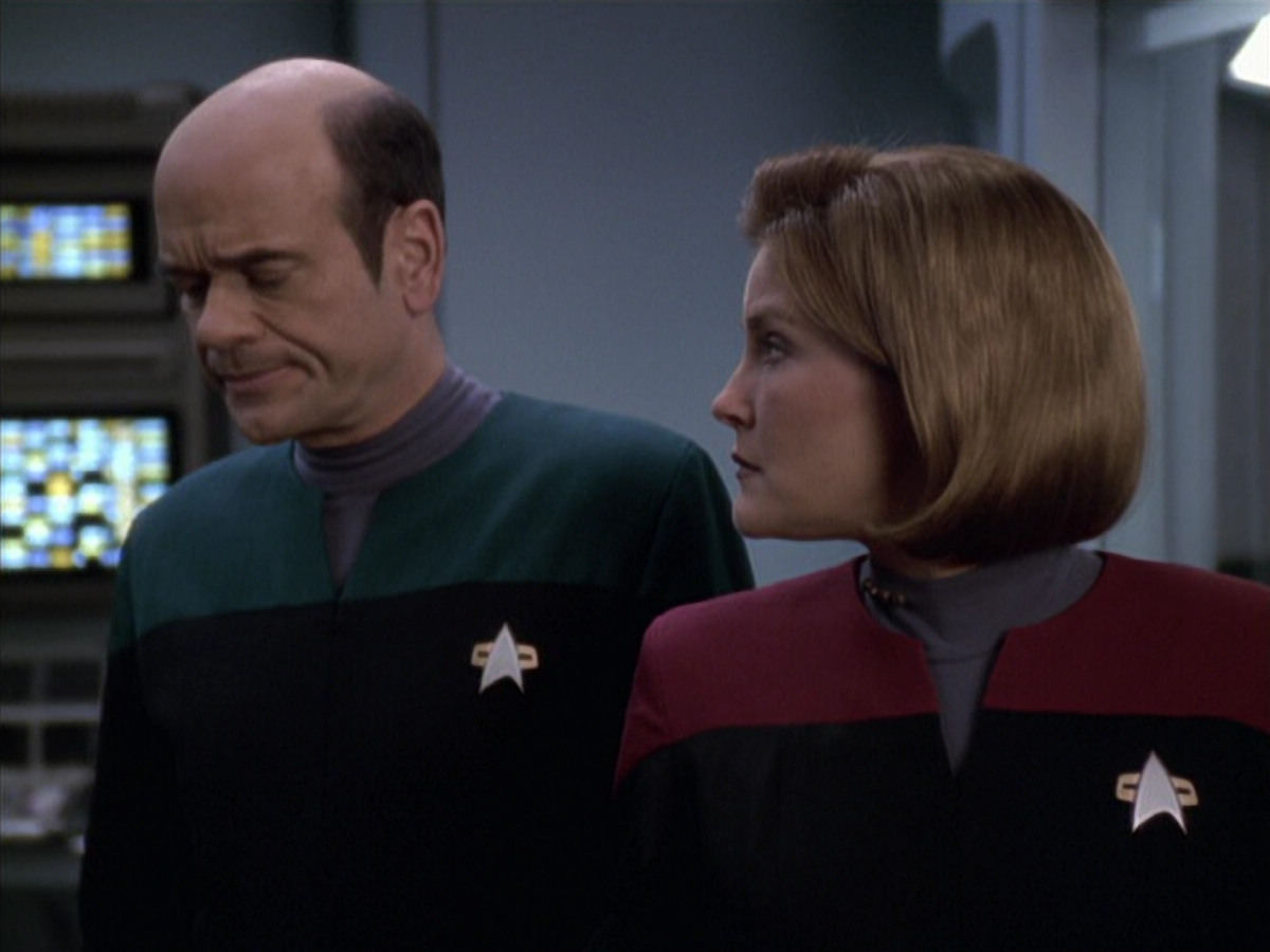 extant_StarTrek_VOY_6x18-AshesToAshes_00757.jpg