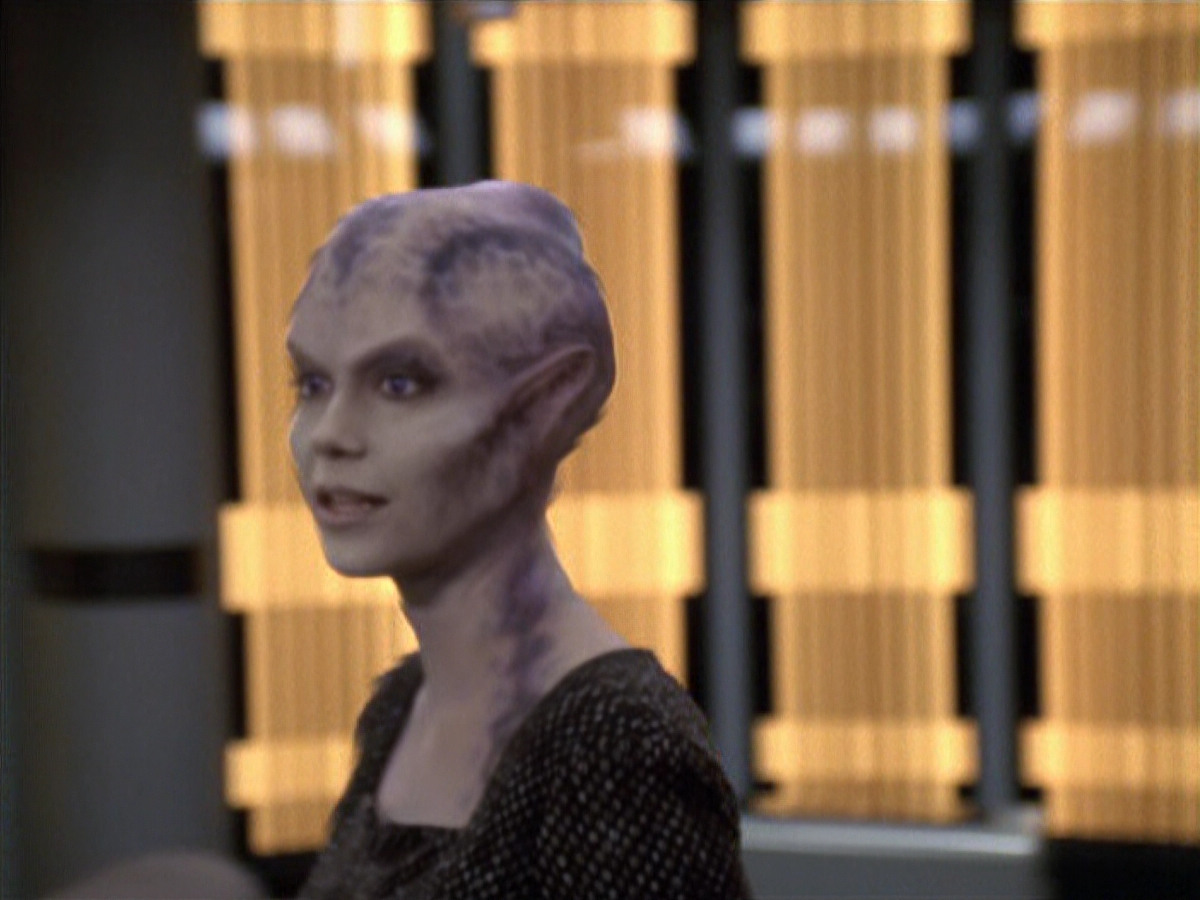 extant_StarTrek_VOY_6x18-AshesToAshes_00768.jpg