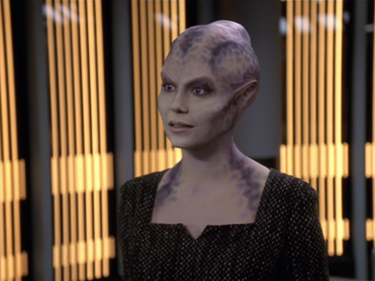 extant_StarTrek_VOY_6x18-AshesToAshes_00771.jpg