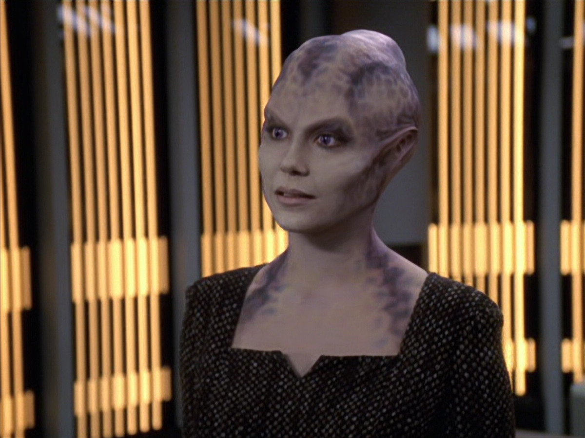 extant_StarTrek_VOY_6x18-AshesToAshes_00772.jpg