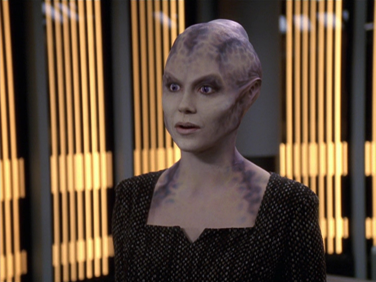 extant_StarTrek_VOY_6x18-AshesToAshes_00779.jpg