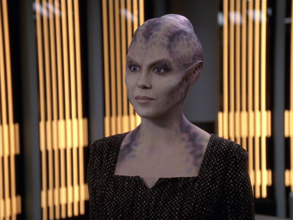 extant_StarTrek_VOY_6x18-AshesToAshes_00781.jpg