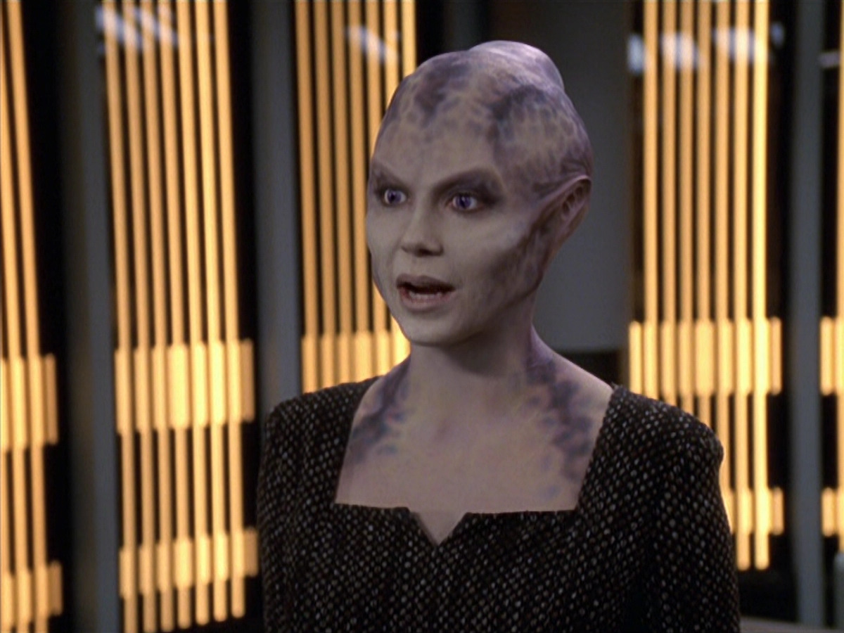 extant_StarTrek_VOY_6x18-AshesToAshes_00784.jpg