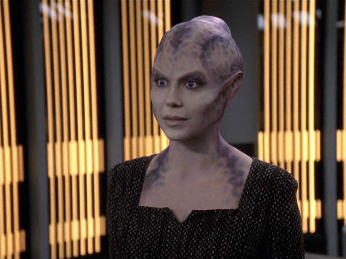extant_StarTrek_VOY_6x18-AshesToAshes_00785.jpg