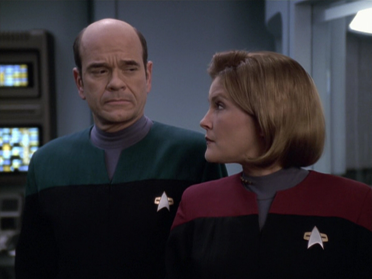 extant_StarTrek_VOY_6x18-AshesToAshes_00794.jpg