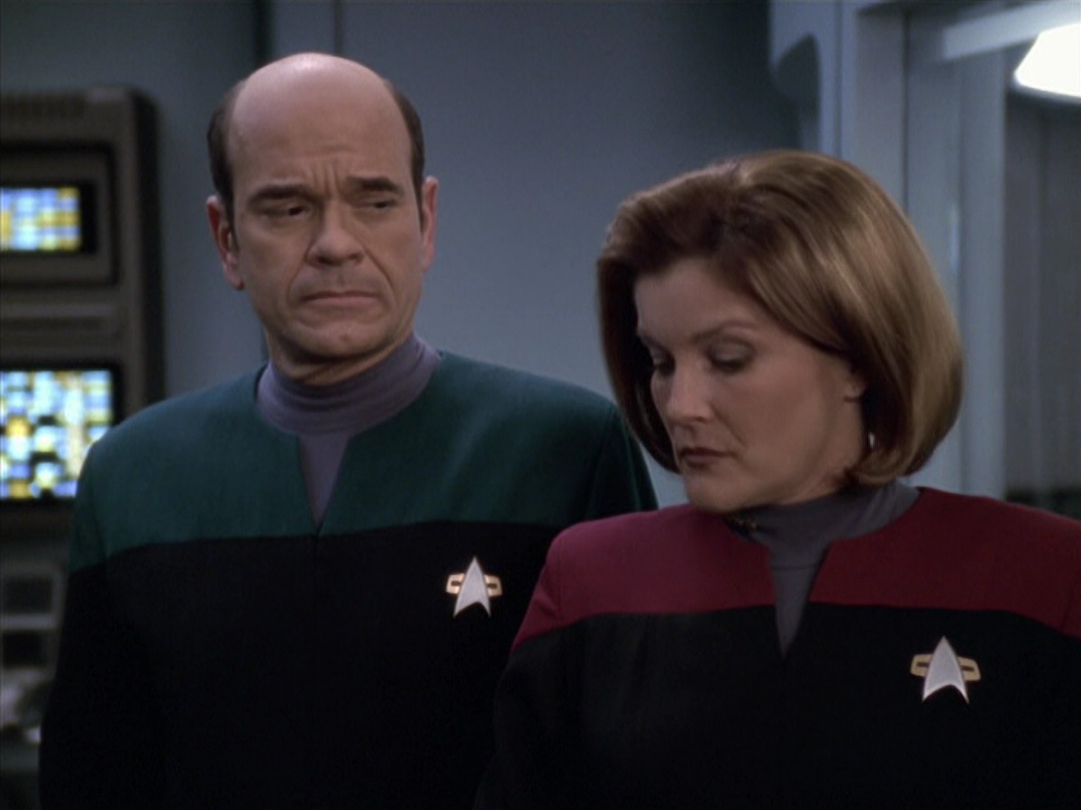 extant_StarTrek_VOY_6x18-AshesToAshes_00796.jpg