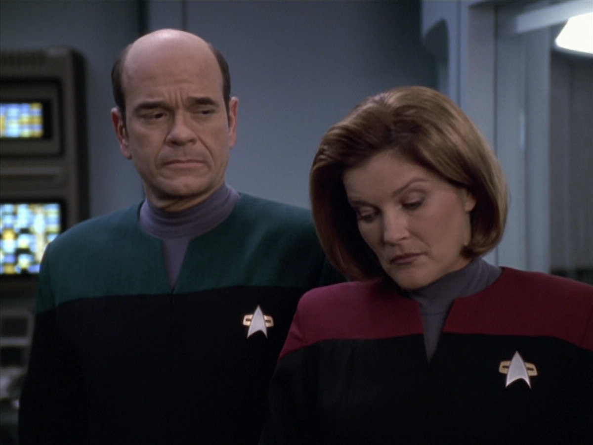 extant_StarTrek_VOY_6x18-AshesToAshes_00797.jpg