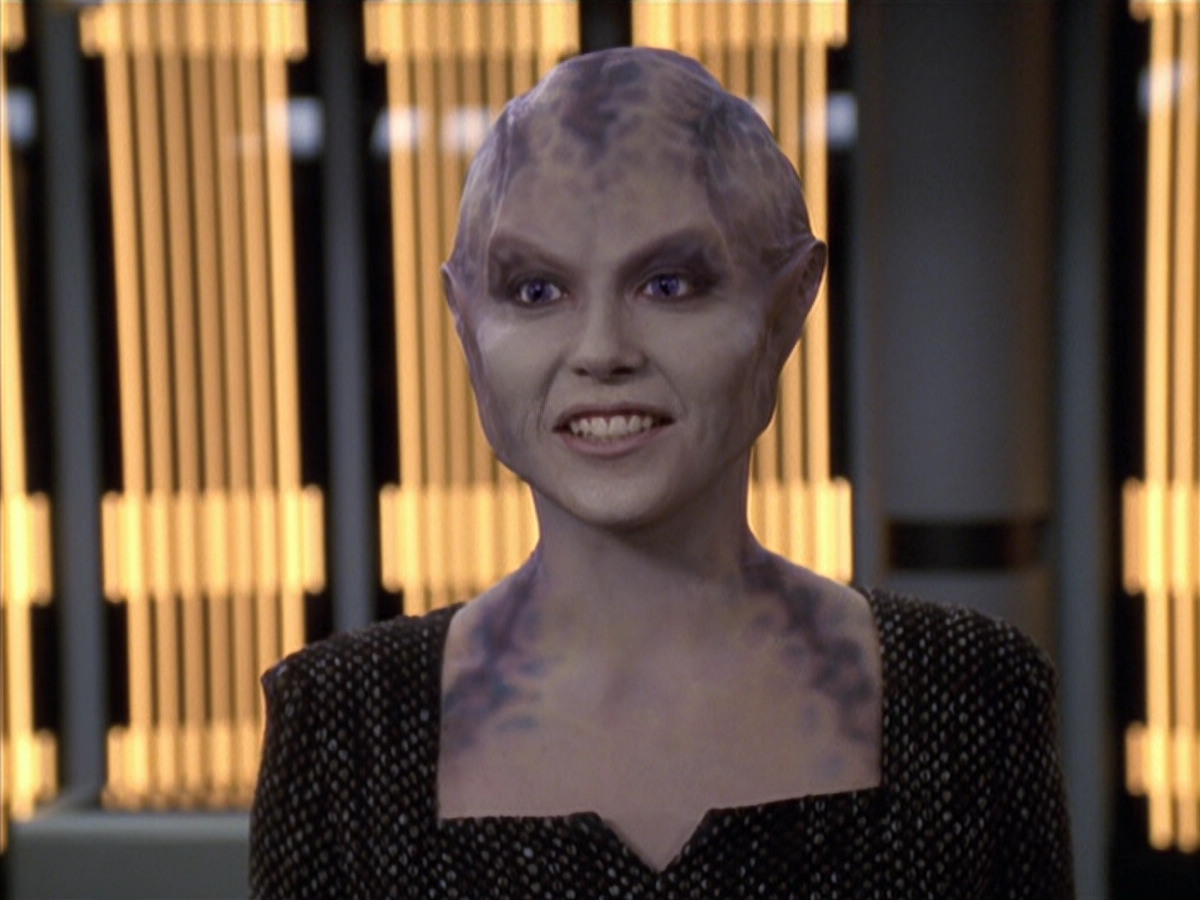 extant_StarTrek_VOY_6x18-AshesToAshes_00850.jpg