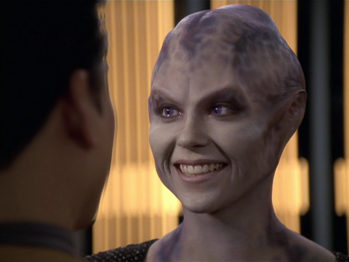 extant_StarTrek_VOY_6x18-AshesToAshes_00863.jpg