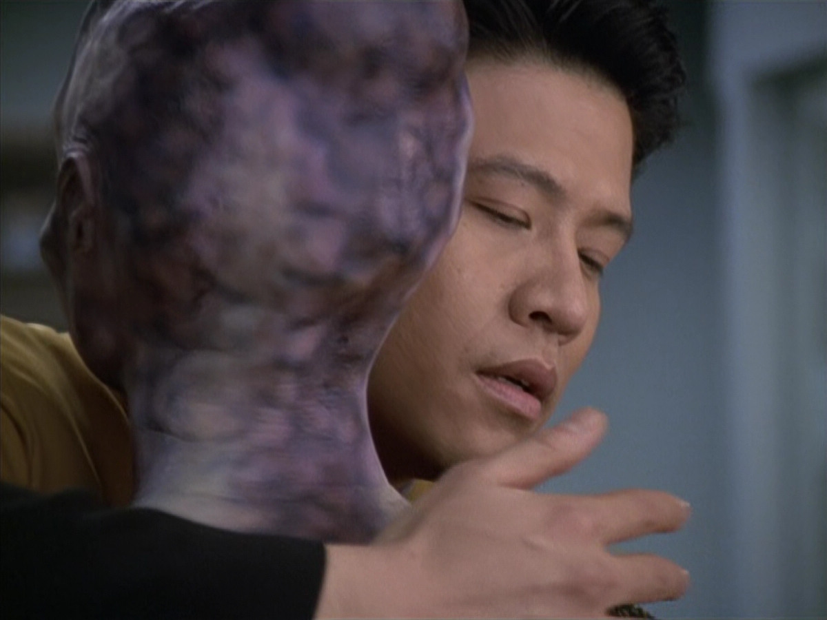 extant_StarTrek_VOY_6x18-AshesToAshes_00867.jpg
