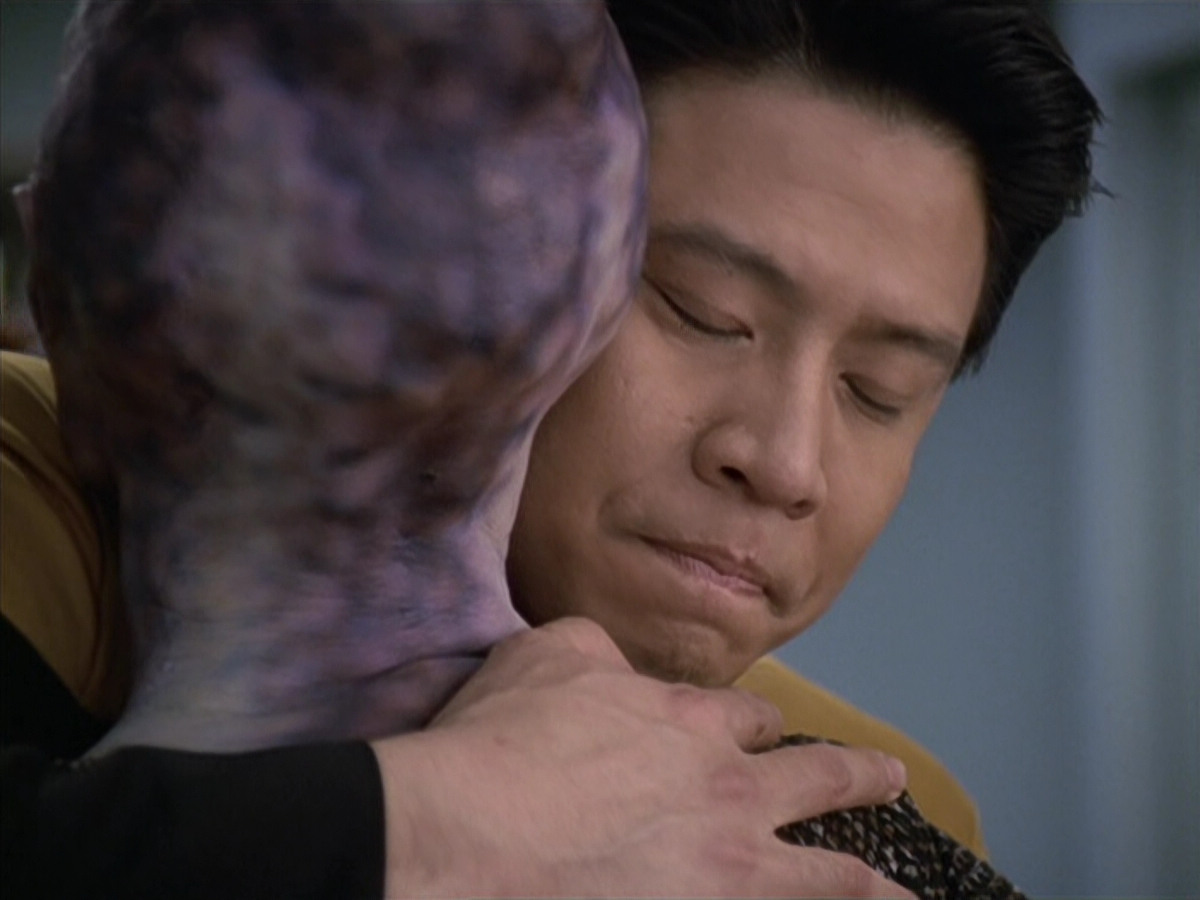 extant_StarTrek_VOY_6x18-AshesToAshes_00869.jpg