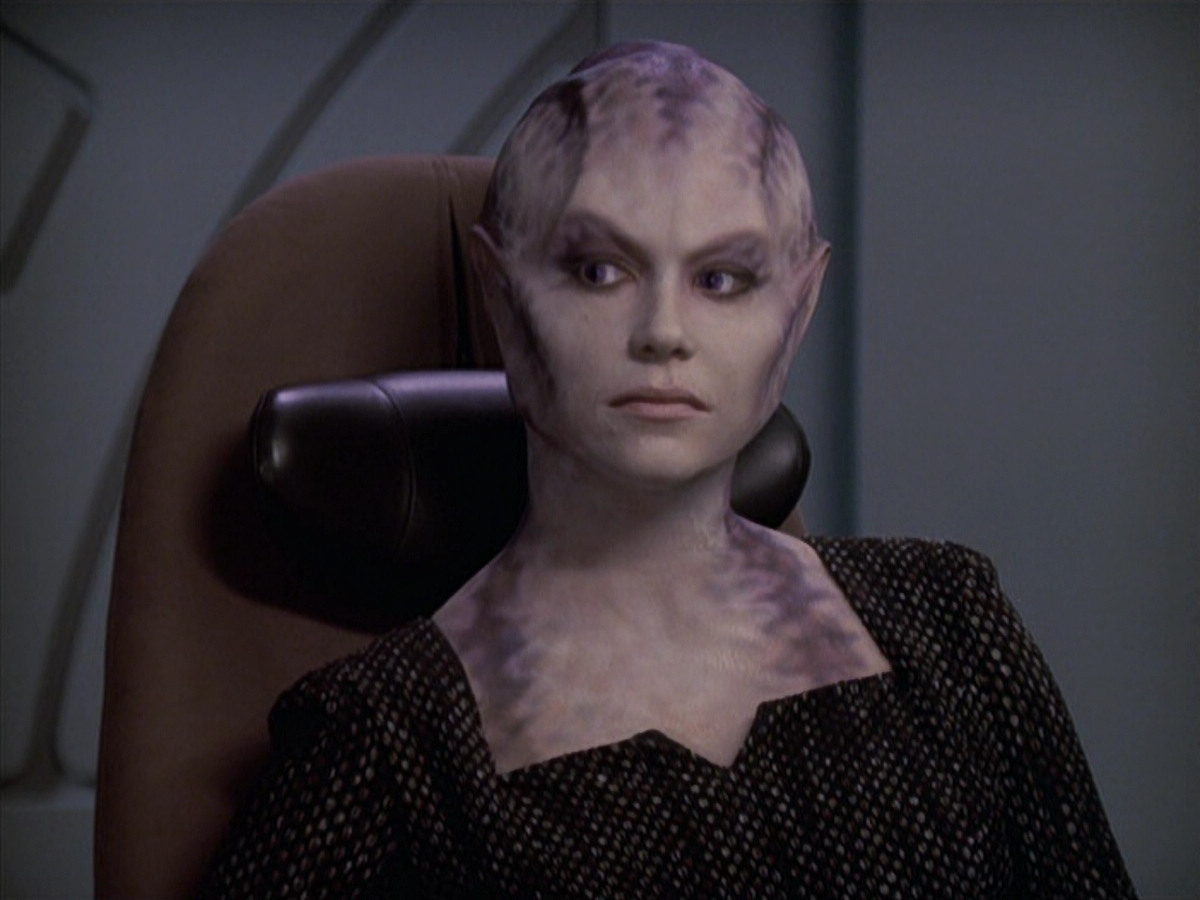 extant_StarTrek_VOY_6x18-AshesToAshes_00902.jpg
