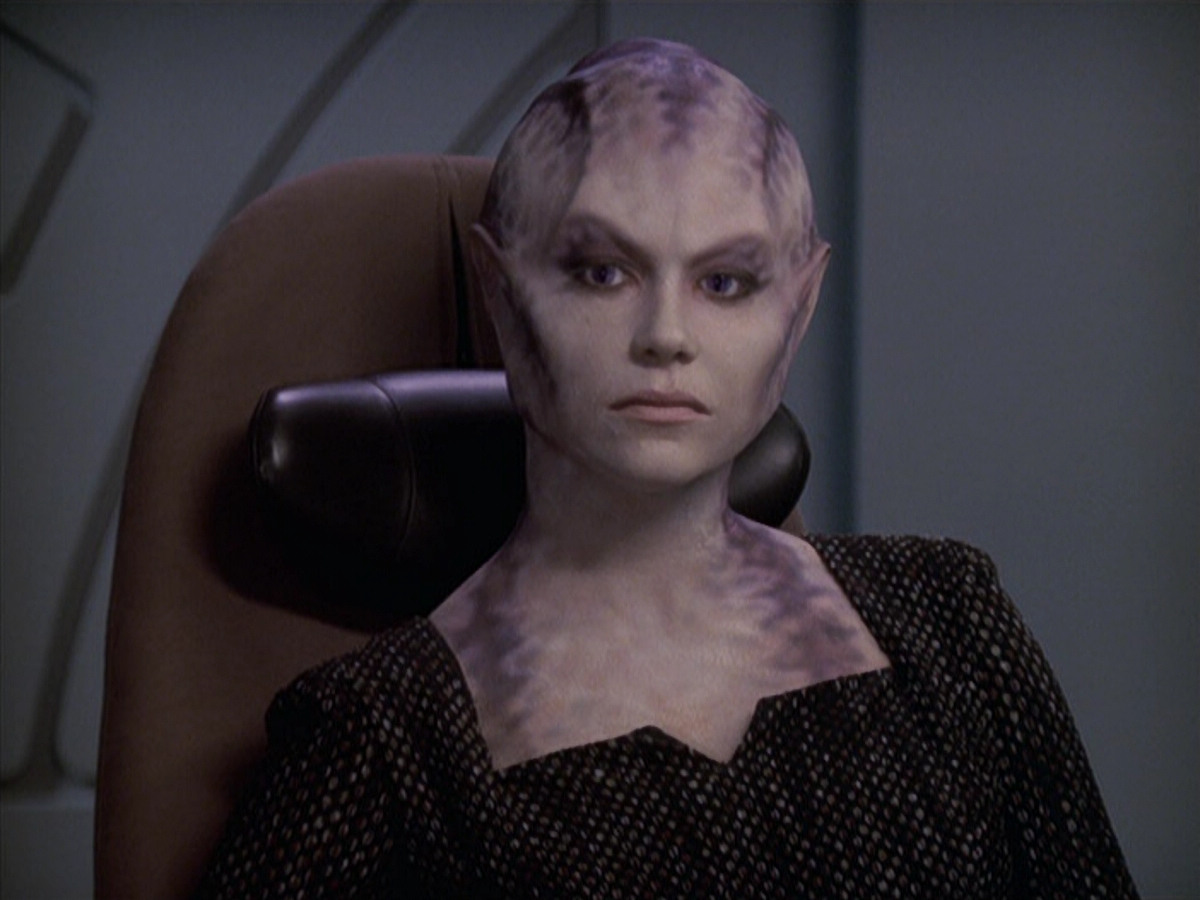 extant_StarTrek_VOY_6x18-AshesToAshes_00903.jpg