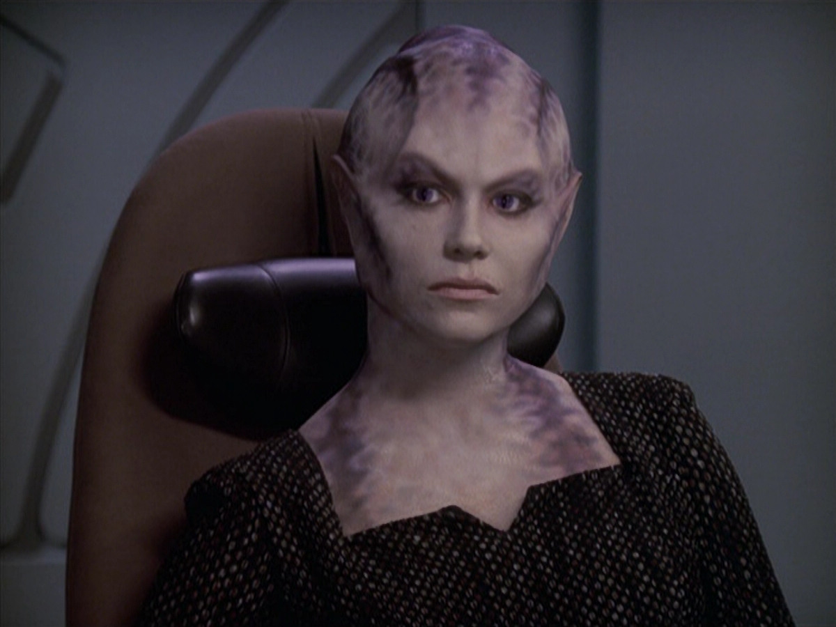 extant_StarTrek_VOY_6x18-AshesToAshes_00904.jpg