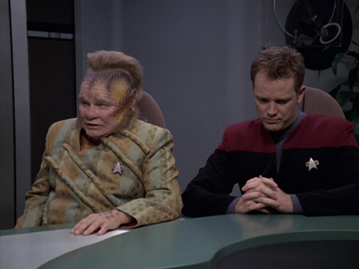 extant_StarTrek_VOY_6x18-AshesToAshes_00907.jpg