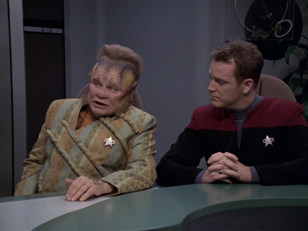 extant_StarTrek_VOY_6x18-AshesToAshes_00908.jpg