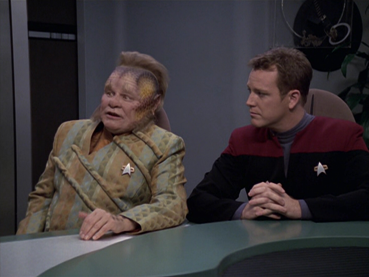 extant_StarTrek_VOY_6x18-AshesToAshes_00909.jpg