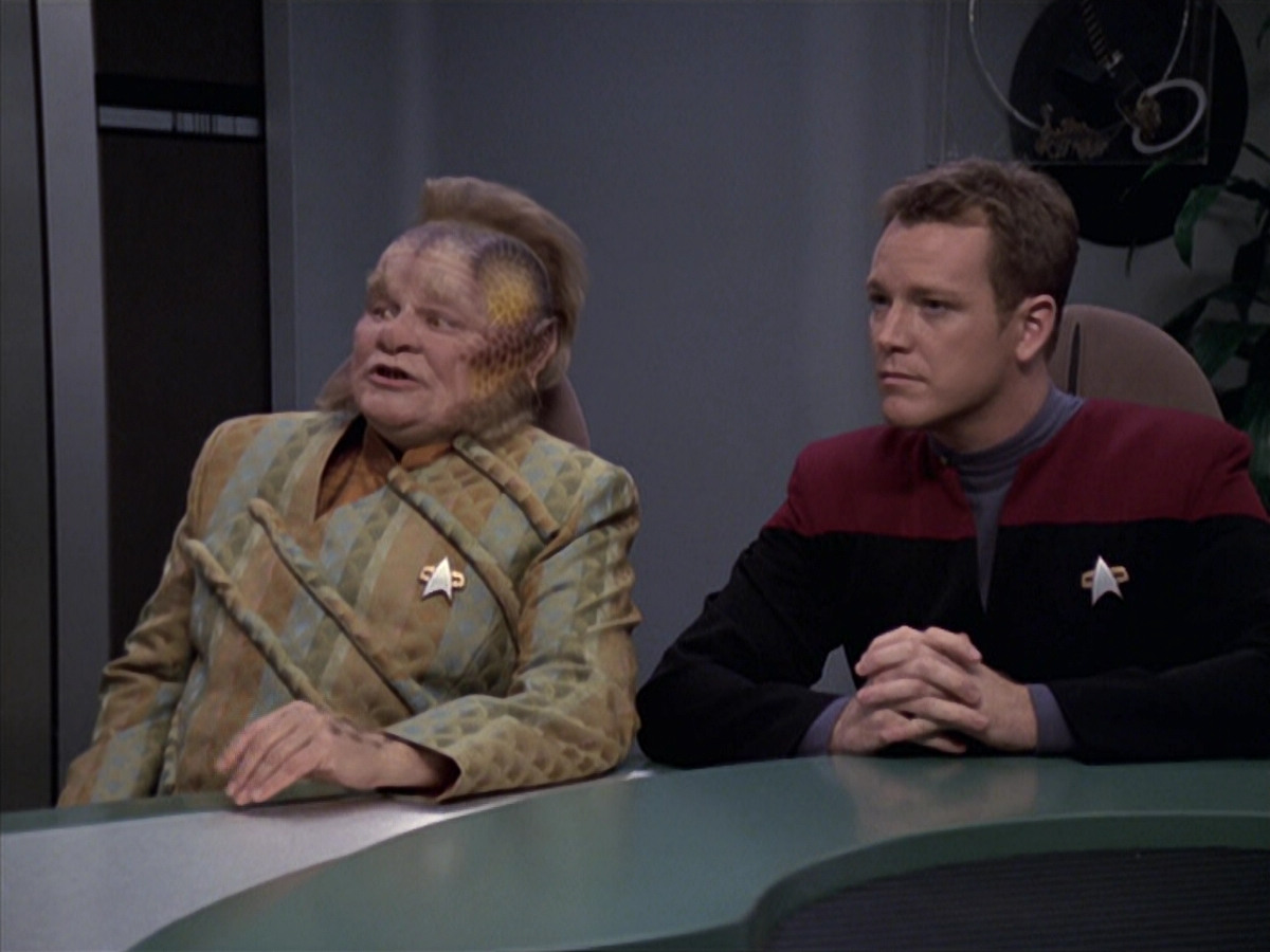extant_StarTrek_VOY_6x18-AshesToAshes_00910.jpg