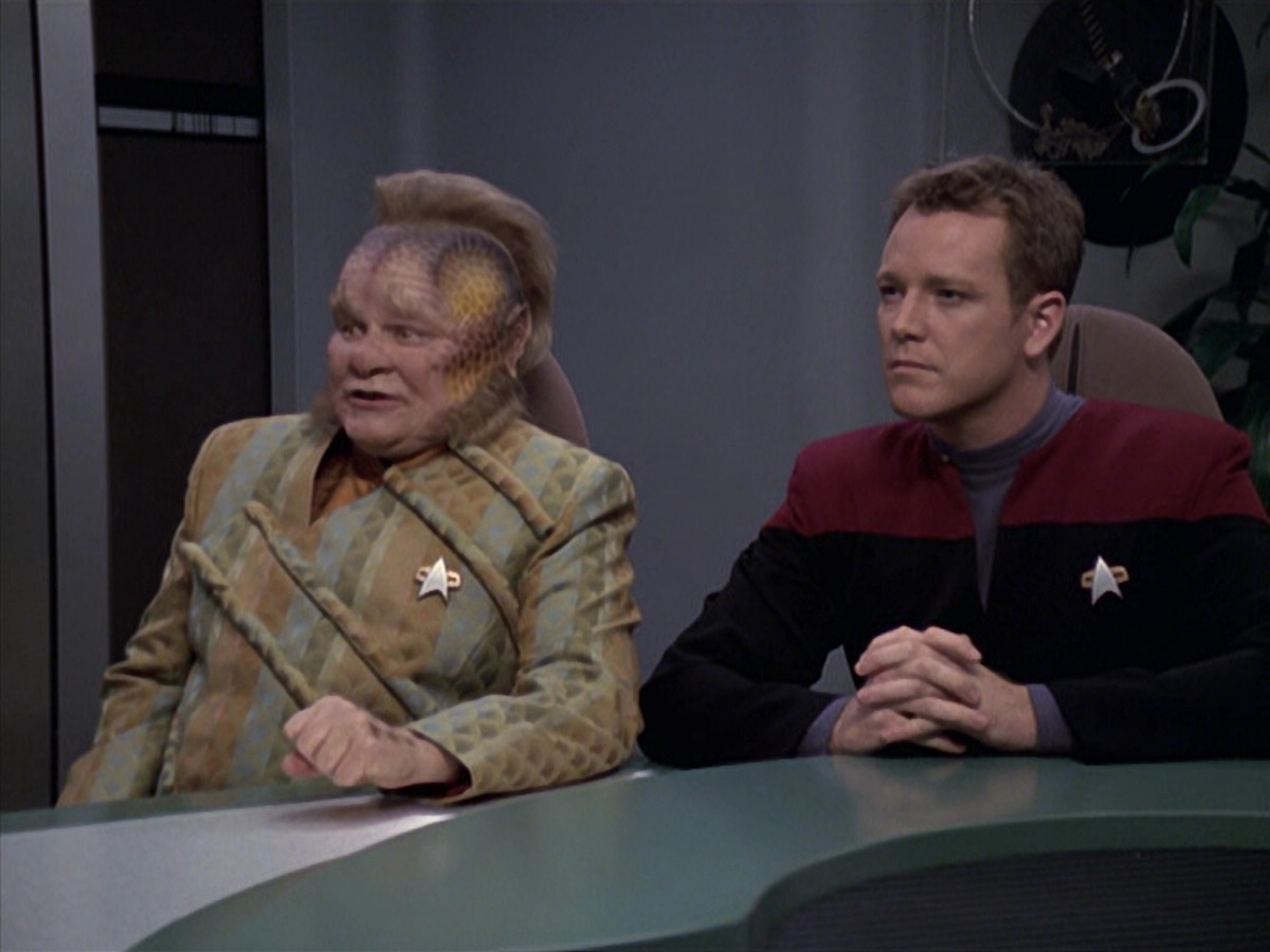 extant_StarTrek_VOY_6x18-AshesToAshes_00911.jpg