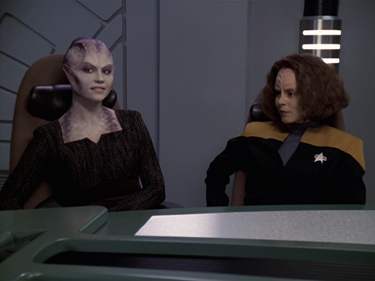 extant_StarTrek_VOY_6x18-AshesToAshes_00921.jpg