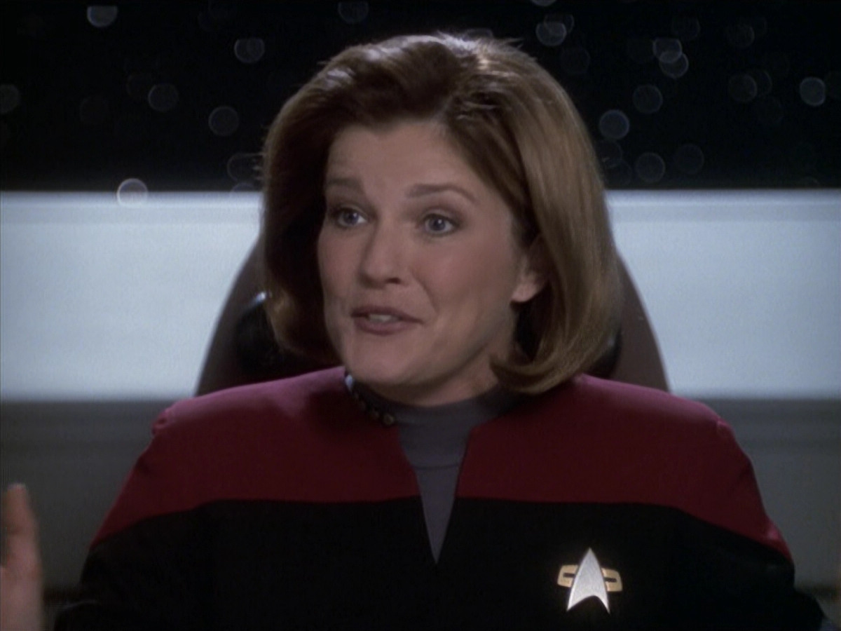 extant_StarTrek_VOY_6x18-AshesToAshes_00946.jpg