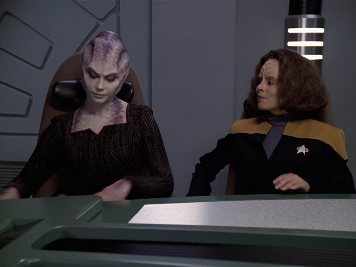 extant_StarTrek_VOY_6x18-AshesToAshes_00948.jpg