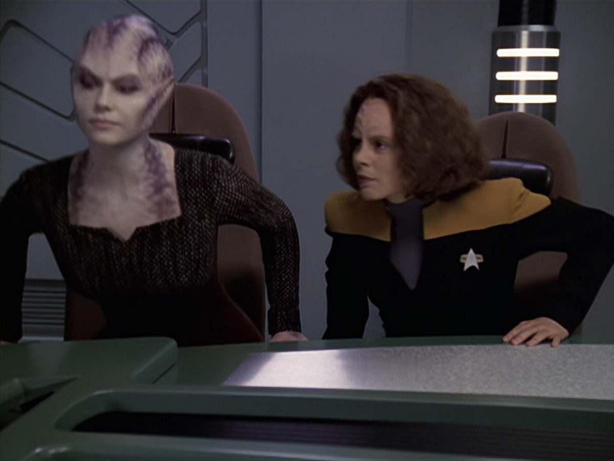extant_StarTrek_VOY_6x18-AshesToAshes_00949.jpg