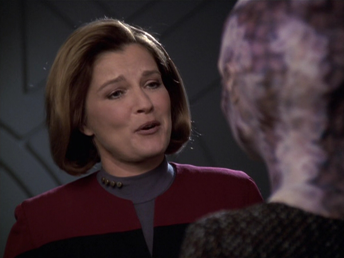 extant_StarTrek_VOY_6x18-AshesToAshes_00959.jpg