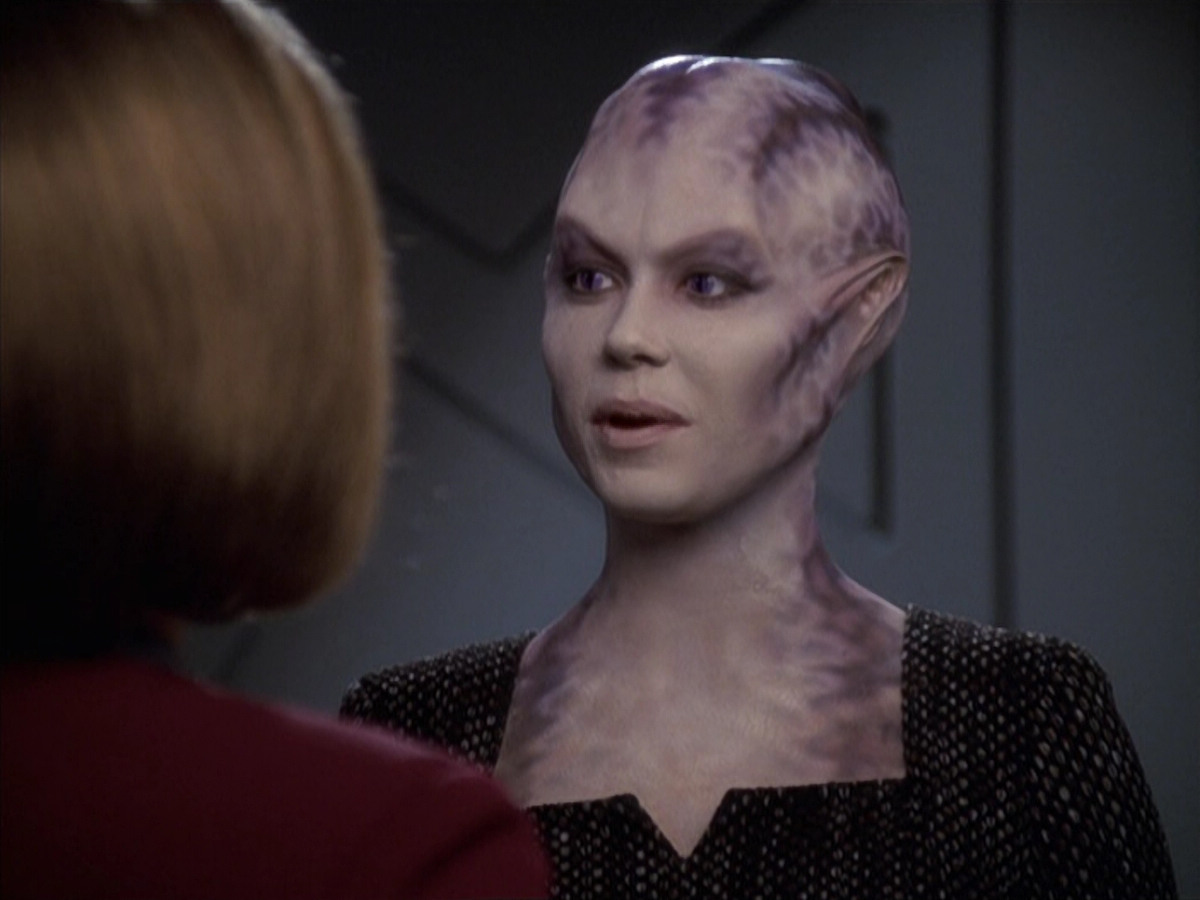 extant_StarTrek_VOY_6x18-AshesToAshes_00961.jpg