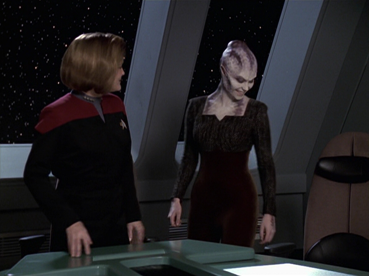 extant_StarTrek_VOY_6x18-AshesToAshes_00969.jpg