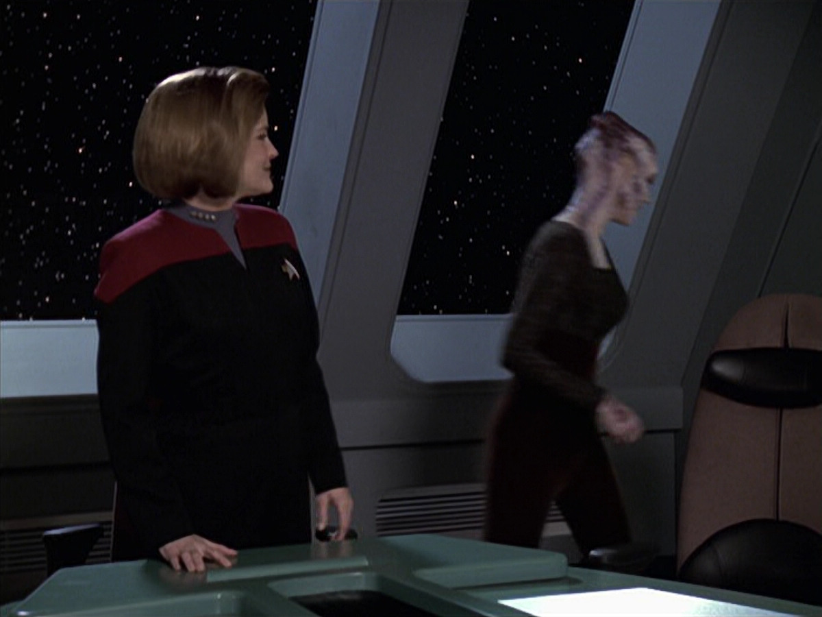 extant_StarTrek_VOY_6x18-AshesToAshes_00970.jpg