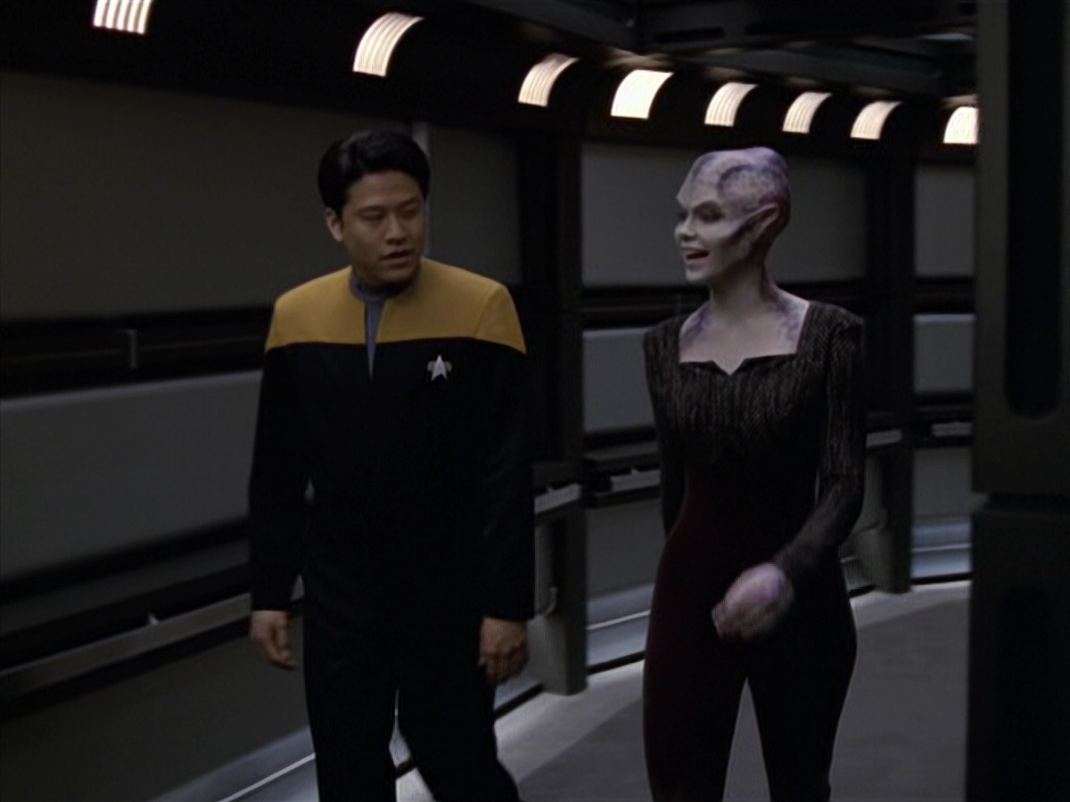 extant_StarTrek_VOY_6x18-AshesToAshes_00974.jpg