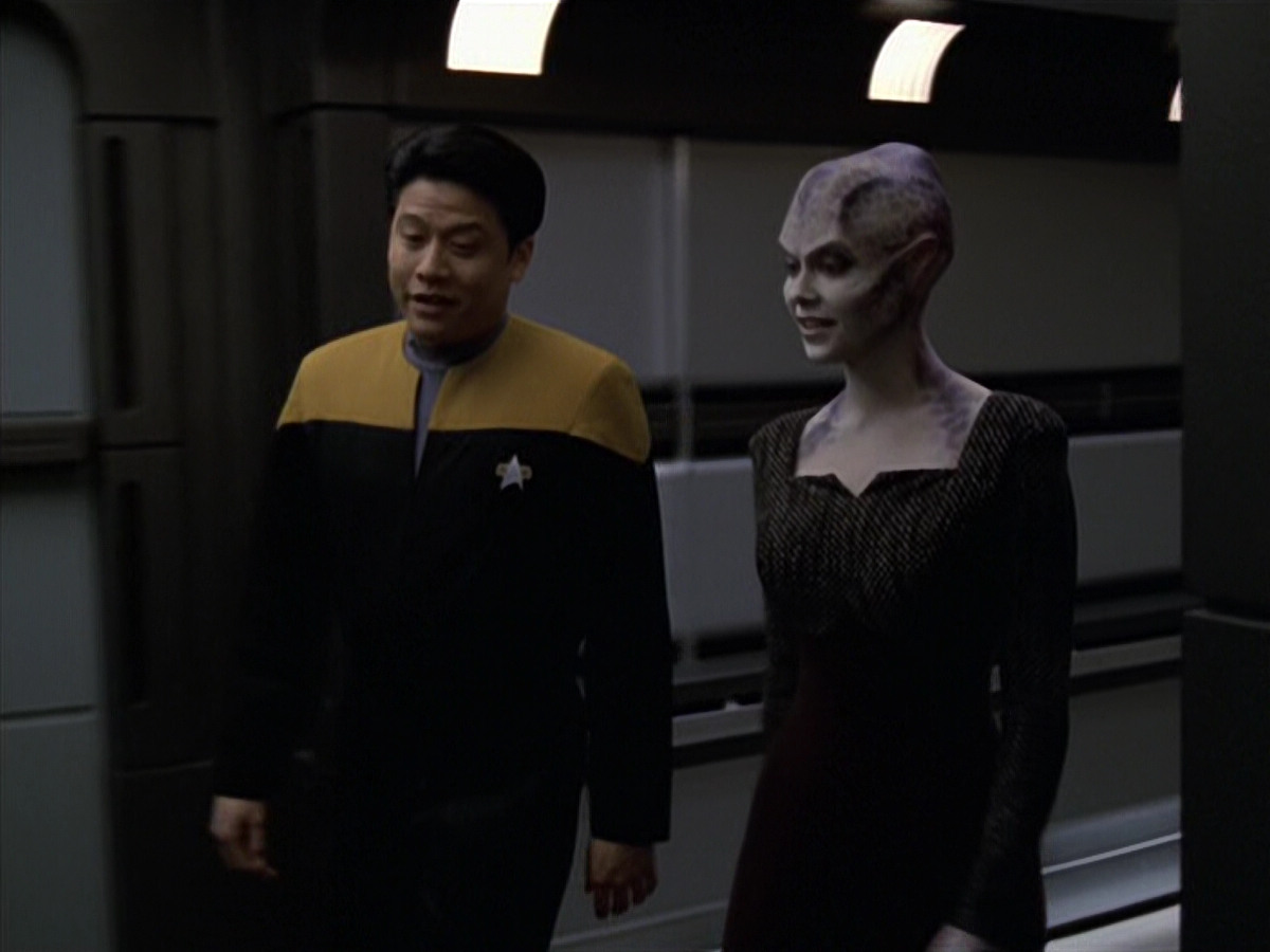 extant_StarTrek_VOY_6x18-AshesToAshes_00976.jpg