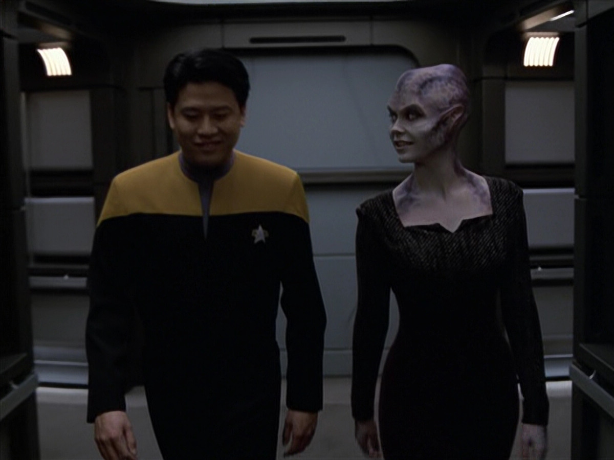 extant_StarTrek_VOY_6x18-AshesToAshes_00980.jpg