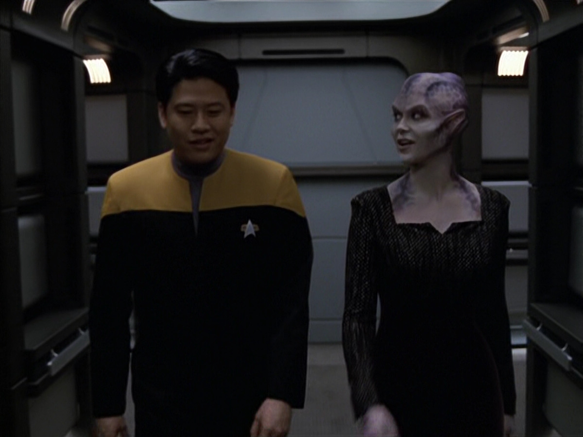 extant_StarTrek_VOY_6x18-AshesToAshes_00981.jpg