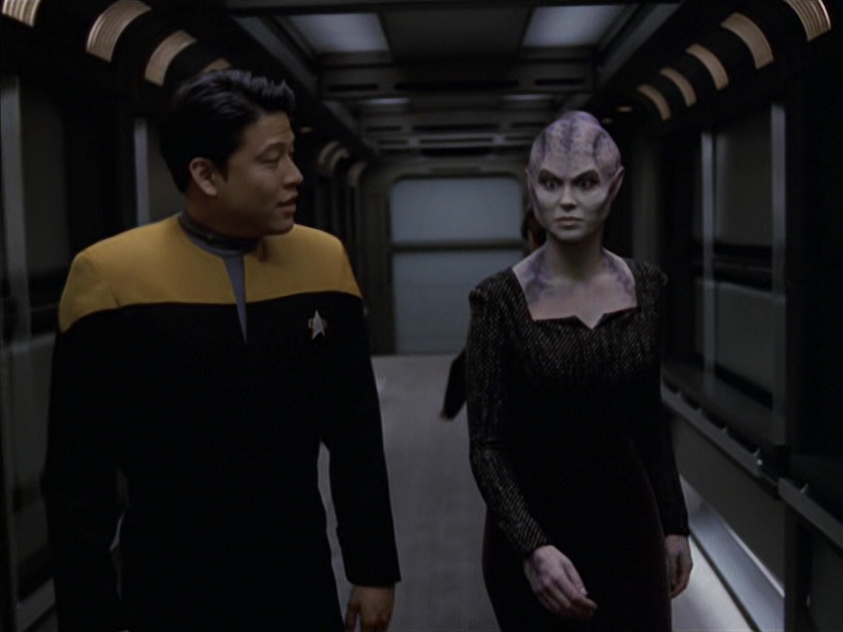 extant_StarTrek_VOY_6x18-AshesToAshes_00995.jpg