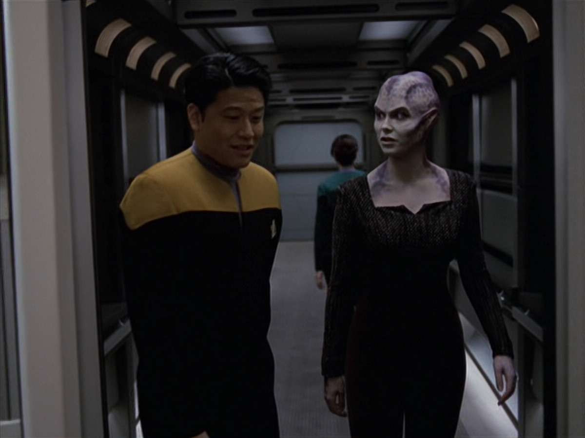 extant_StarTrek_VOY_6x18-AshesToAshes_00996.jpg
