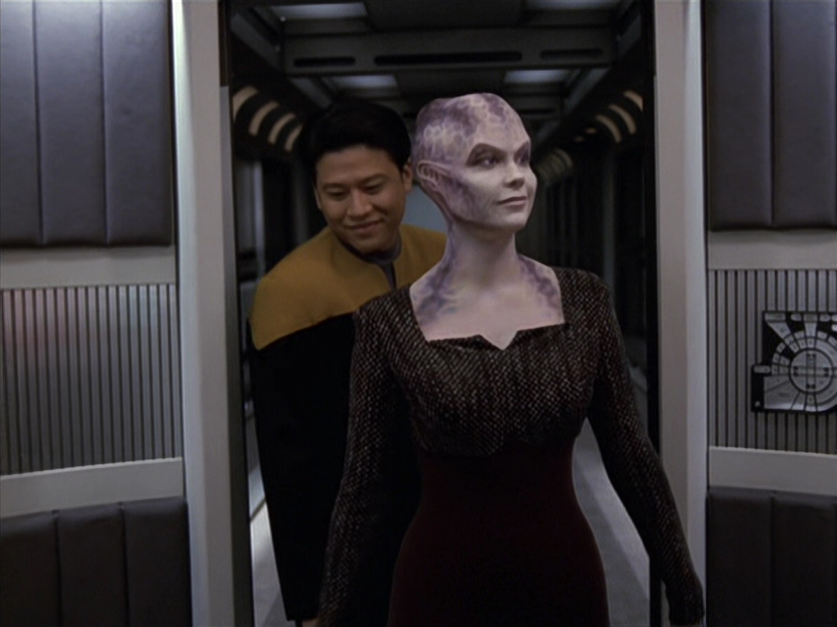 extant_StarTrek_VOY_6x18-AshesToAshes_00999.jpg