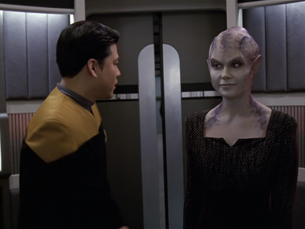 extant_StarTrek_VOY_6x18-AshesToAshes_01001.jpg