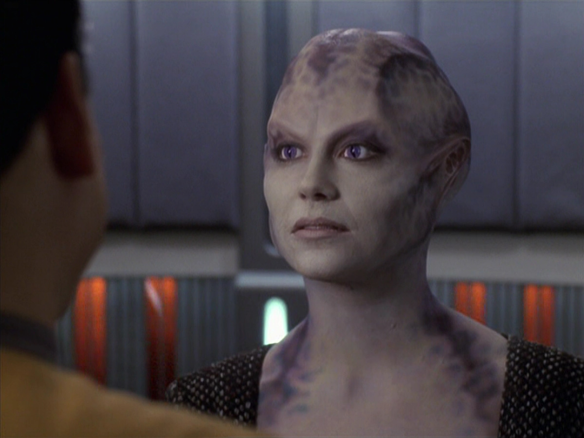 extant_StarTrek_VOY_6x18-AshesToAshes_01028.jpg