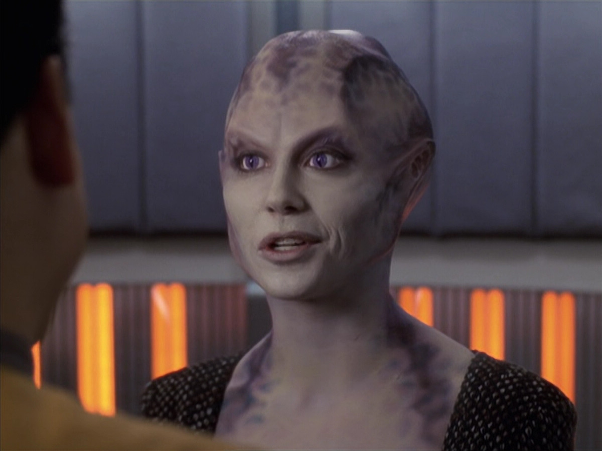 extant_StarTrek_VOY_6x18-AshesToAshes_01030.jpg