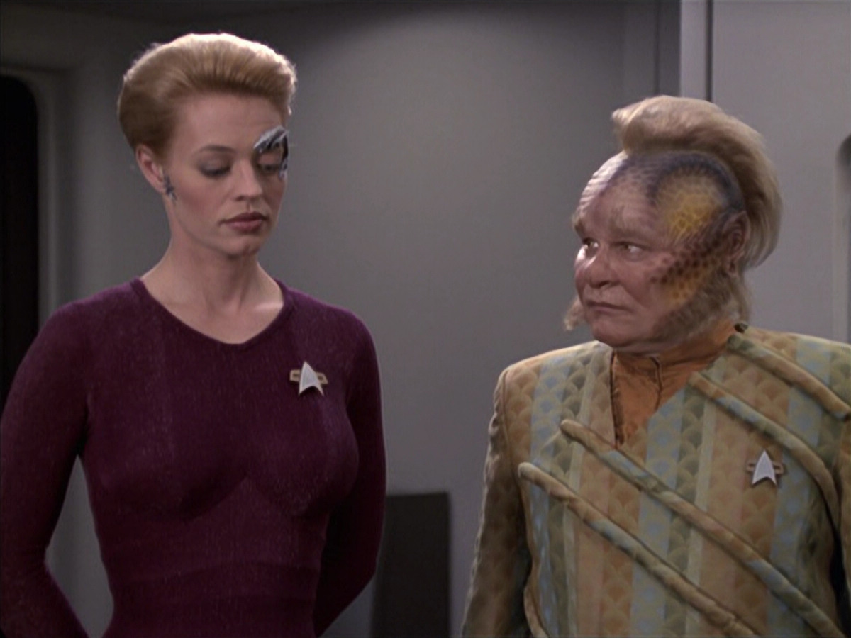 extant_StarTrek_VOY_6x18-AshesToAshes_01065.jpg