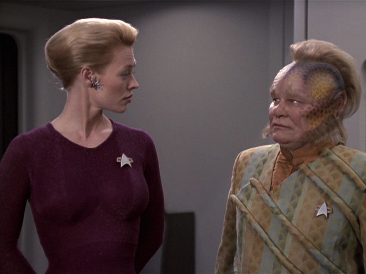 extant_StarTrek_VOY_6x18-AshesToAshes_01068.jpg
