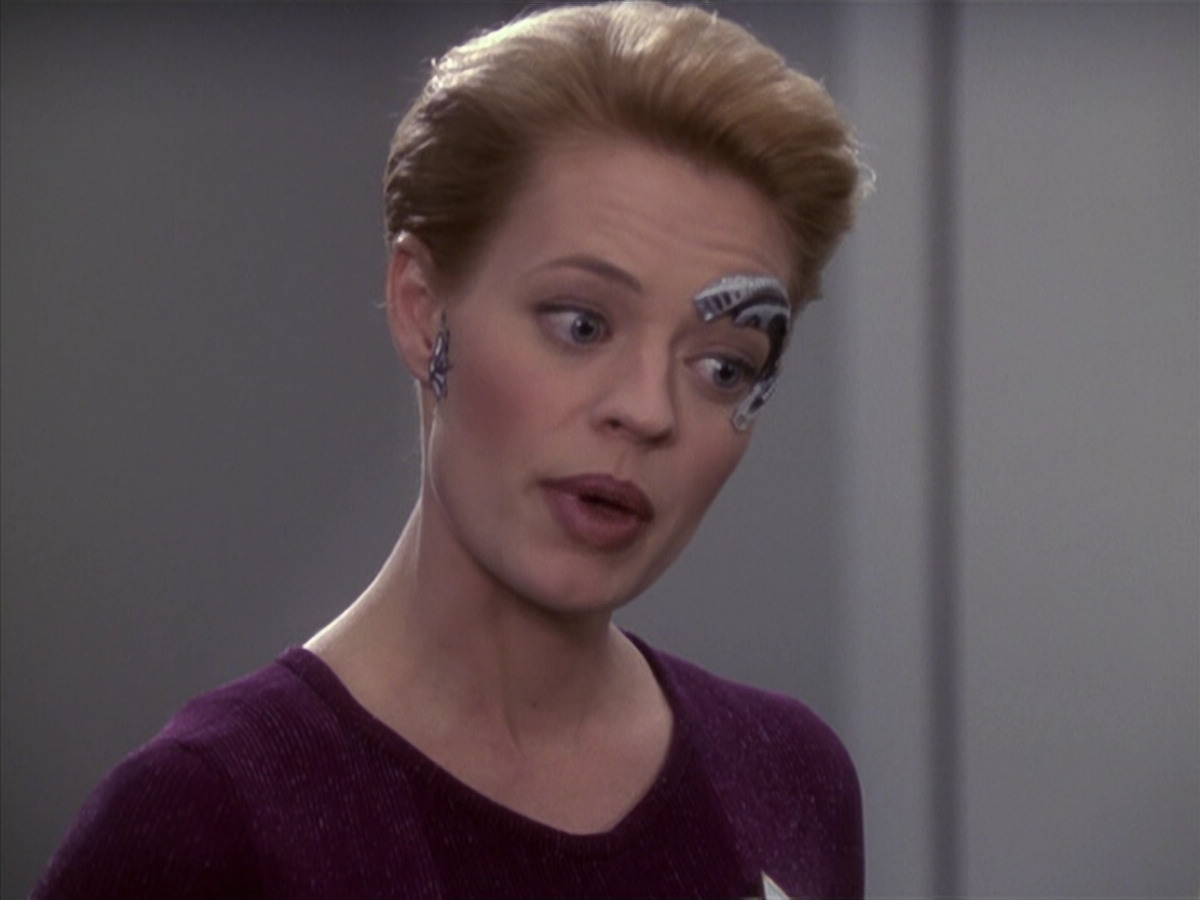 extant_StarTrek_VOY_6x18-AshesToAshes_01085.jpg