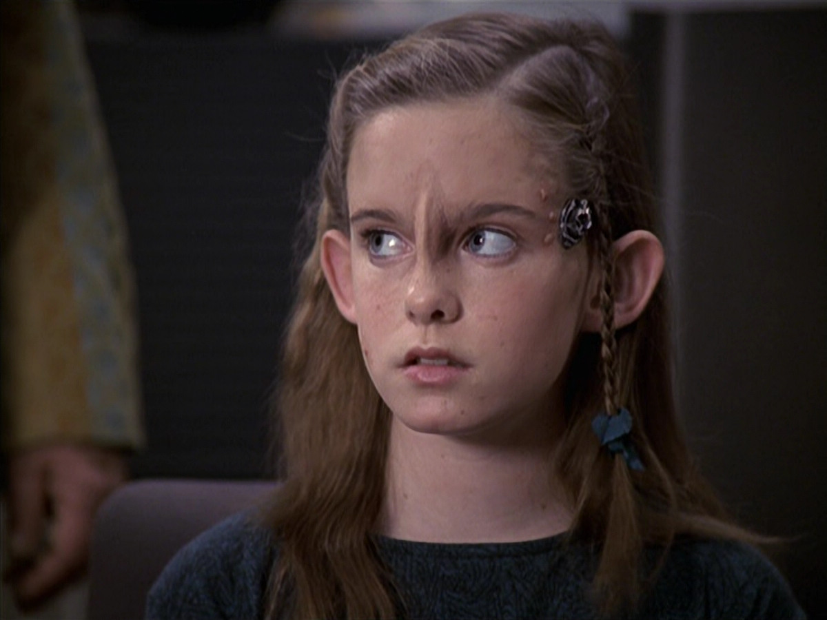 extant_StarTrek_VOY_6x18-AshesToAshes_01088.jpg