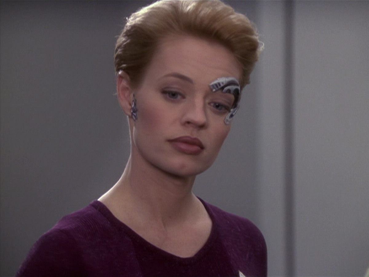 extant_StarTrek_VOY_6x18-AshesToAshes_01091.jpg