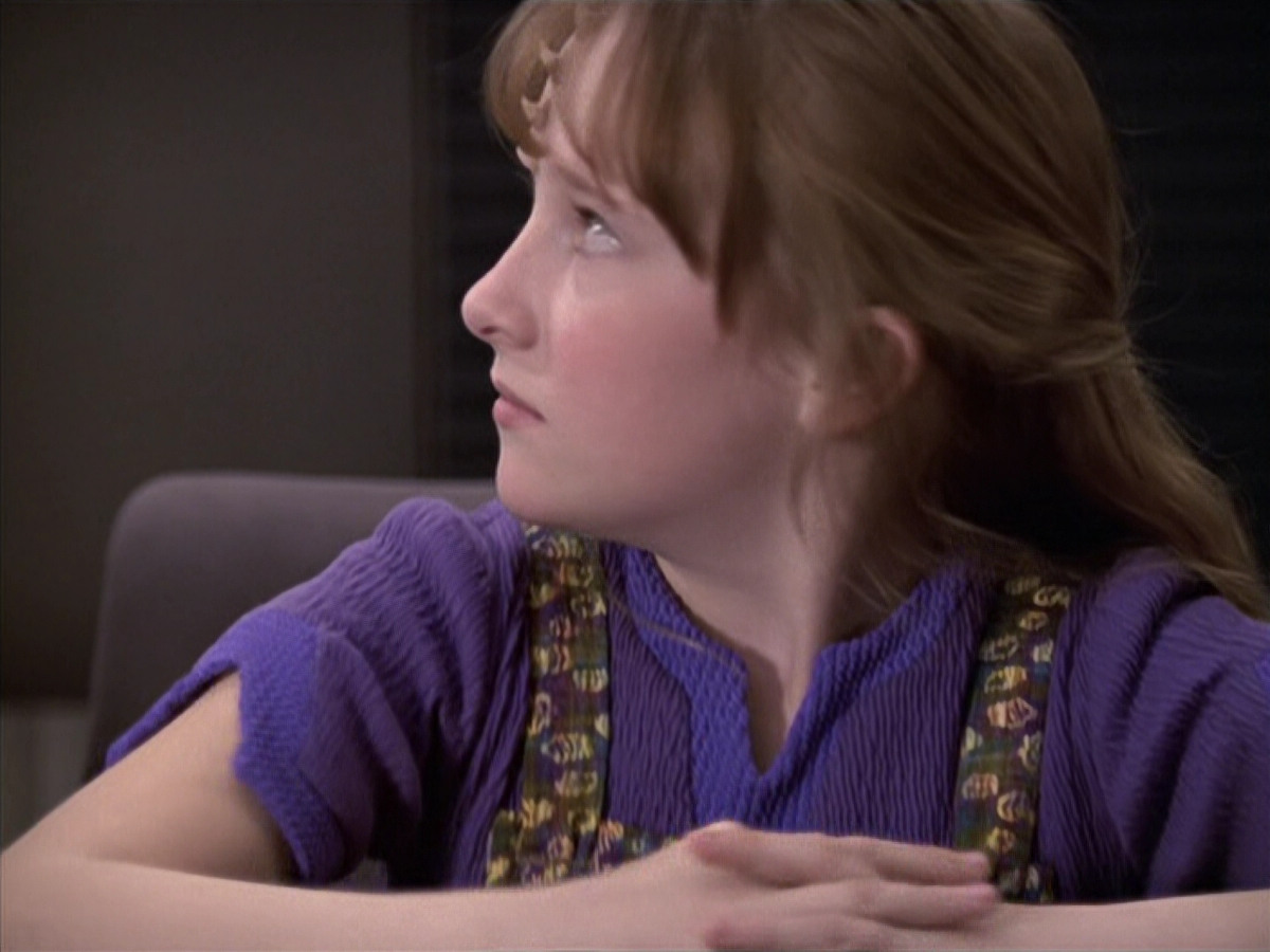 extant_StarTrek_VOY_6x18-AshesToAshes_01116.jpg