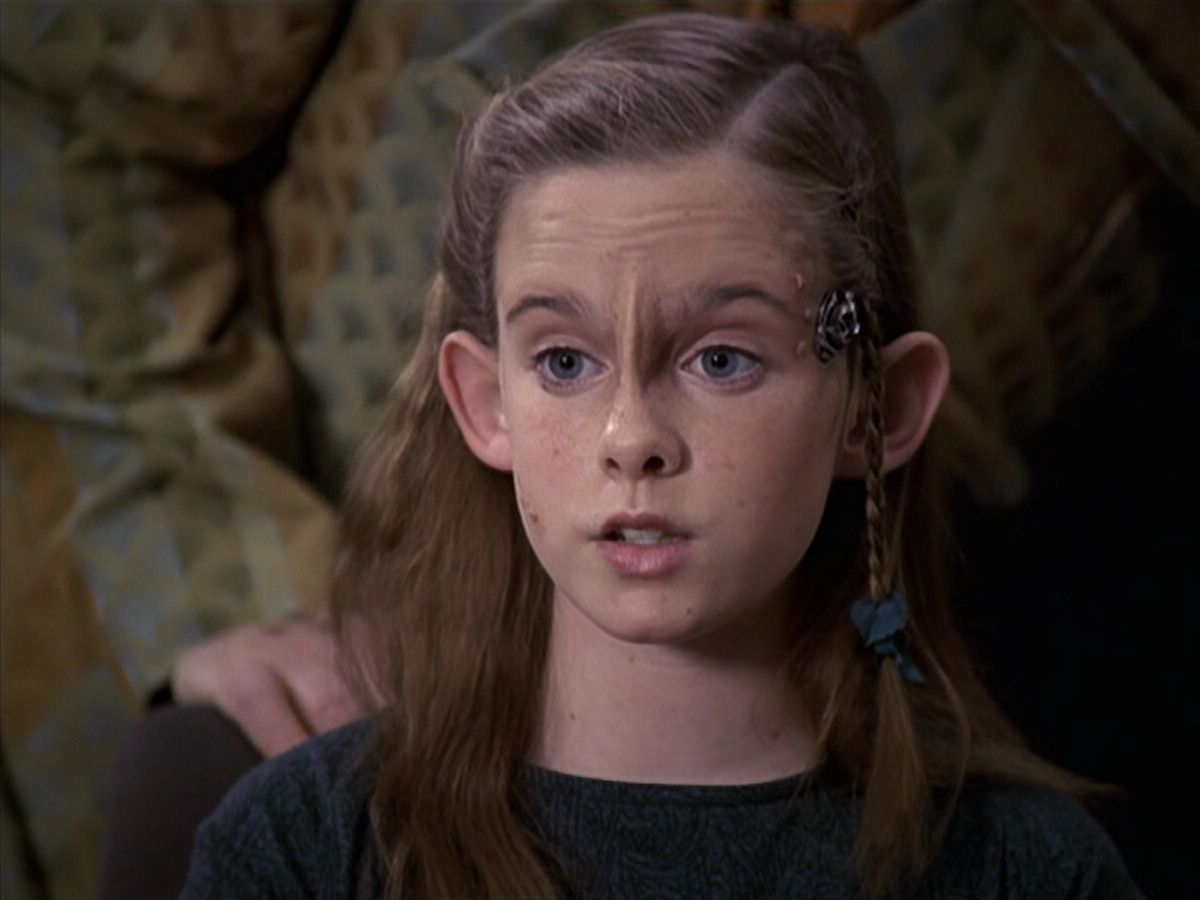 extant_StarTrek_VOY_6x18-AshesToAshes_01126.jpg