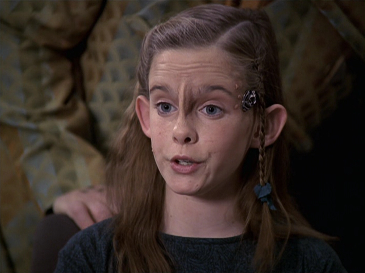 extant_StarTrek_VOY_6x18-AshesToAshes_01127.jpg